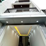 Bán nhà 5 tầng mới gần aeon mall long biên gần ô tô. nhà mặt ngõ thông, không chung cổng