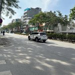 Nguyễn văn cừ - đẹp - mới tinh-dt 38 m2 -thang máy- ô tô chỉ nhỉnh 13 tỷ
