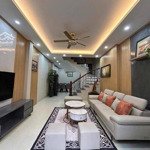 B.án nhà ngọc thuỵ- long biên . giá 7.9 tỷ có thương lượng