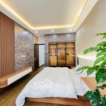 Bán nhà trần khát chân 55m2 -5 tầng- 6 ngủ -3 thoáng vĩnh viễn-vài chục mét ra ô tô-giá cực bất ngờ