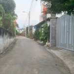 Bán nhà gần chợ chánh mỹ, tp tdm, bình dương. dt 117,7m2. nở hậu hơn 7m.tc 50m2.đường bêtông thông