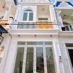 Nhà lầu rộng 4 phòng ngủ, đậu ô tô trong nhà - gần đại học cần thơ