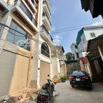 Bán nhà thạch bàn cổ linh diện tích 50m2 thoáng sáng gara ô tô tránh, gần aeon mall