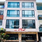 Tòa nhà mặt tiền vòng xoay nguyễn trãi đoạn 2 chiều quận 5