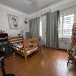 Mặt ngõ ba gác - khu vực dân trí cao - sinh viên đông
