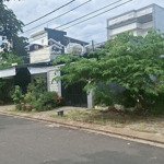 Bán lô bàu mạc 20 hướng tây bắc.
diện tích 92,5m2 ngang 5m.
đường 5,5m vỉa hè 3m.