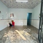 Cho thuê nhà trệt 2 phòng ngủ, giáp khu nam long, chỉ 4.5 triệu/ tháng, gần bến xe, cái răng