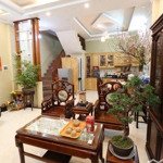 Nhà tam trinh - gần chợ - ô tô tới cửa - bãi gửi xe ô tô gần - an cư chắc chắn .