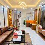 Nhà Đẹp Gần Đường Lĩnh Nam, Hoàng Mai 30m, 5 tầng, mt 4.6m, giá 5.8 tỷ.