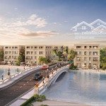 Biệt thự song lập đv2-29 ngay trước mặt là ngự hoa viên hồ cá coi tuyệt đẹp trên đảo vũ yên