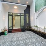 Bán nhà mới xây nhà rộng có sân đậu oto kế chợ bình thủy lộ nhựa 7m sổ hoàn công giá chính chủ