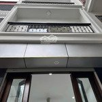 Siêu phẩm giáp bát nhà 5 tầng mặt ngõ kinh doanh ô tô đỗ cửa 6 phòng ngủ chỉ 8.2 tỷ!