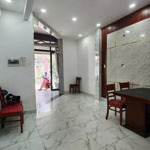 Cho Thuê Nhà Đường Nguyễn Trãi, 5 Phòng Ngủ, Hẻm Xe Hơi, Nội Thất Cơ Bản