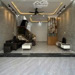Bán nhà ngộp giá mềm chỉ 3.95 tỷ, 1 trệt 2 lầu, 4 phòng ngủ, 3wc, sổ riêng ngay mt lê văn thịnh, q2