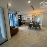 BDS HVL Cho thuê căn hộ 3 phòng ngủ full nội thất, Toà Aqua 1 Vinhomes Golden River, view Thảo cầm viên , căn góc 2 ban công rất thoáng mát.