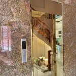Hiếm- chính chủ tôi cho thuê gấp nhà hai cửa đi, mới, hoàng cầu, 97m2x 4 tầngkd, vp, nhà hàng 30 tr
