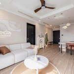 Cần bán gấp căn hộ cc kingston phú nhuận. dt: 80m2, 2pn 2wc. giá 5.5 tỷ. lh: 0933 813 383 đức.