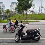 Nhà 4 tầng 2 phòng ngủ + 1 phòng nhỏ , 30m tại ngõ 562 ngọc thuỵ . đủ nội thất mới đẹp trong đê