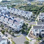 Biệt thự song lập 10x20m chỉ 9.7 tỷ đường thông,gần sông,gần clup house. liên hệ: 0989627447 hương trầm.