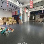 Cho thuê nhà 2 tầng dtsd 300m2 mặt tiền phố tây, nha trang