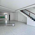 Căn shophouse trục chính kđt oasis, bến cát, nhà đã hoàn thiện 2pn, 3wc, sẵn nội thất, giá chỉ 2 tỷ