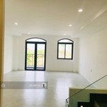 Nhà phố view gần hồ lakeview city nội thất cơ bản 100m2 ,3 lầu,4 phòng ngủ giá 26tr lh 0907860179