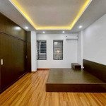Nhà pháo đài láng- đống đa dt: 35m2, 5 tầng, mt4.2m, giá nhỉnh 7 tỷ lô góc