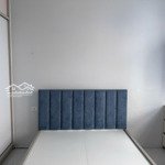 Cho thuê nhà phố liền kề 5pn5wc, có sân thượng và sân trước nhà rộng rãi.