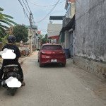Có hơn 2 tỷ.43m2.ngay ql 32 cũ vào,đường oto