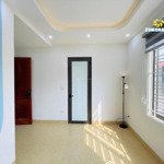 Cho thuê nhà ngõ 193 trung kính 60m x4t ô tô đỗ cửa