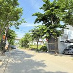 Cho thuê nhà cấp 4 còn mới có máy lạnh mặt tiền đường 230 nguyễn xiển gần vinhomes