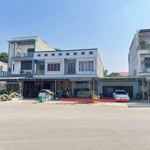 Em bán nha mặt đường go thông tin lô đất:
diện tích: 250 full thổ cư mặt tiền 12,50m