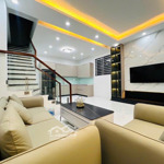 Nhà Đẹp Lô Góc 3 Mặt Thoáng Sân Cổng Riêng Trung Tâm Đống Đa Ngõ Thông An Ninh Tuyệt Đối