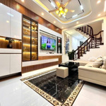 Nhà Đẹp Ở Ngay Hoàng Quốc Việt 40M2 5 Tầngmặt Tiền4M Gần Phố Ngõ Thông Nội Thất Sịn. Giá Chỉ 9Tỷ3