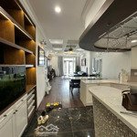 Chính Chủ Cần Bán Căn Hộ 3 Phòng Ngủ Tại Royal City, Diện Tích 136M2 Tầng Trung Hướng Đông Bắc !