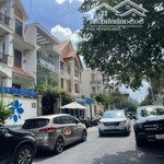 Thật 100% cho thuê mặt tiền 8x18m. 144m. hầm 4 tầng hoa phượng- hoa mai p.2 quận phú nhuận