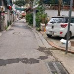 Cần bán mảnh đất vàng trung tâm quận ủy bắc từ liêm,42m mặt tiền 5m ,giá đầu tư,oto