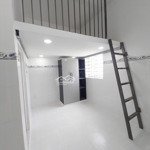 Phòng Trọ Cửa Sổ Thoáng Mát Có Máy Lạnh Và Gác Cao Gần Đại Học Văn Hiến Và Đại Học Công Thương