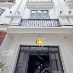 Nhà cạnh trường đông hải 1- sau nhà mặt đường.