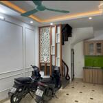 Cho thuê nhà ngõ 521 Trương Định, 5 tầng x 33m2, 3 ngủ khép kín, 12 Triệu/tháng
