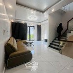 Cho thuê nhà 75 m2, 4 ngủ, vệ sinh khép kín full nội thất, đường trước nhà 12 m có chỗ đỗ ô tô