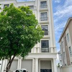 Bán nhà phố vinhomes grand park | 96m², nhà thô, giá 16.5 tỷ bao hết