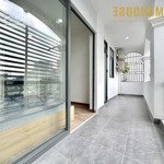 Cho thuê căn hộ 1 phòng ngủ - 1 phòng khách ban công siêu thoáng ngay ngã tư hàng xanh