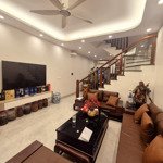Hiếm ! Bán Nhà Cổ Nhuế 40M 5 Tầng Morning Đỗ Cổng,Dân Xây Cực Kỳ Chắc Chắn.