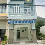 Bán Nhà Vĩnh Hoà Gần Biển, Đối Diện Trường Tiểu Học, Buôn Bán Tốt. 2 Mặt Tiền Trước Sau.