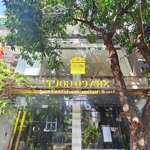 Cho Thuê Nhà Mặt Tiền Phường Thảo Điền-Q2
Dt : 7X9M (Trệt, 2 Lầu) Trệt Trống Suốt, Tổng 4 Phòng