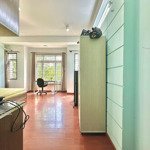 Studio full nội thất - cửa kính siêu sáng