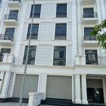 Bán nhà phố 144m2 vinhomes quận 9 với 5 tầng giá chỉ 22,8 tỷ