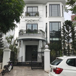 Bán bt hoa phượng 300m2 hoàn thiện đẹp, đường rộng thông thoáng, sau nhà ngã ba sông