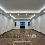 Chính chủ cần cho thuê gấp văn phòng tại mặt phố đặng thùy trâm - cầu giấy. dt 123m/sàn giá 12 tr